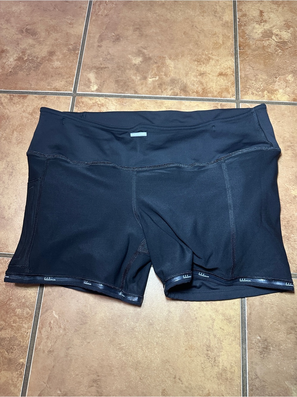 Lululemon Run Speed Squat Shorts Size 8 Twisted Stripe Fossil/ Black - Picture 3 of 6